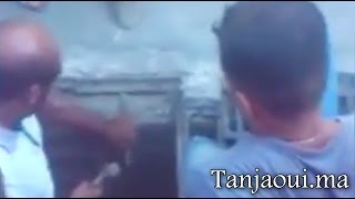 مواطن عالق ببالوعة للصرف الصحي