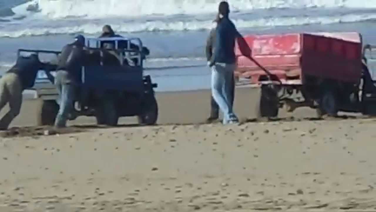 تواطؤ مكشوف حول سرقة الرمال بشاطئ سيدي قاسم بطنجة 