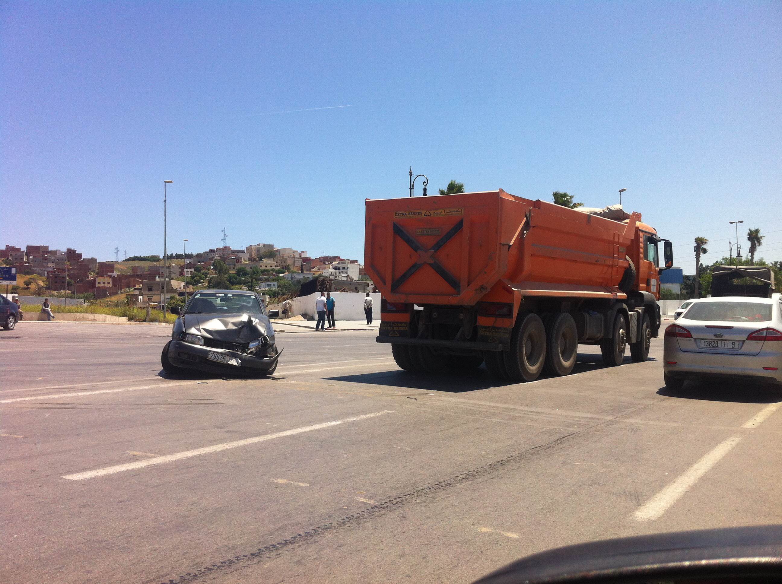 حادثة سير خطيرة في مغوغة  بطنجة 
