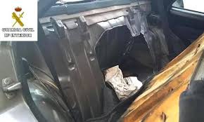 وفاة مغربي بعد محاولة تهريبه داخل حقيبة للسفر