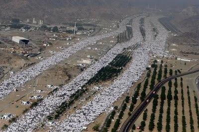 ضيوف الرحمن يقضون يوم التروية في منى