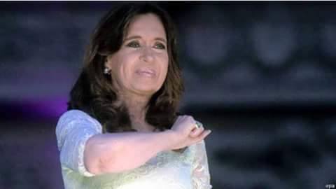 الشعب الأرجنتيني يودع رئيسته كريستينا بالدموع !