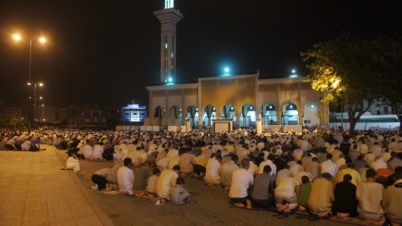 الإقبال على المساجد في رمضان .. تشبت بالدين أم عبادة موسمية ؟