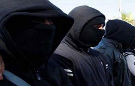 طنجة.. الأمن يوقف افراد عصابة تستعمل سيارة داسيا لتنفيذ عملياتها الإجرامية بالبرانص