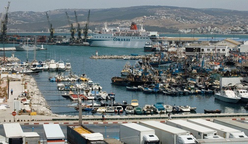 توقف حركة النقل البحري بين مينائي طنجة وطريفة بسبب سوء الاحوال الجوية