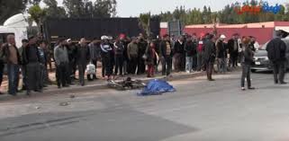 مؤلم...عبور شاحنة تحت نفق بني مكادة يتسبب في سحق قاصر
