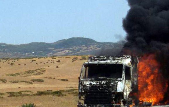 الطقس الحار يؤدي لاحتراق شاحنة على طريق طنجة تطوان