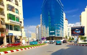 النجمة: عصابة مسلحة تقتحم شقة في عمارة سكنية و تتهجم على أم و ابنتيها 