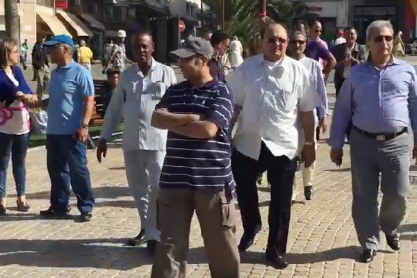 مواطنون ينوبون عن الشرطة في إلقاء القبض على نشال السوق د برا