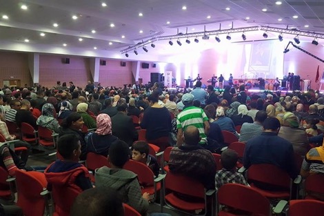 كريمة بوكماخ تهبُ مكتبة أبيها للمركز الثقافي بطنجة !؟