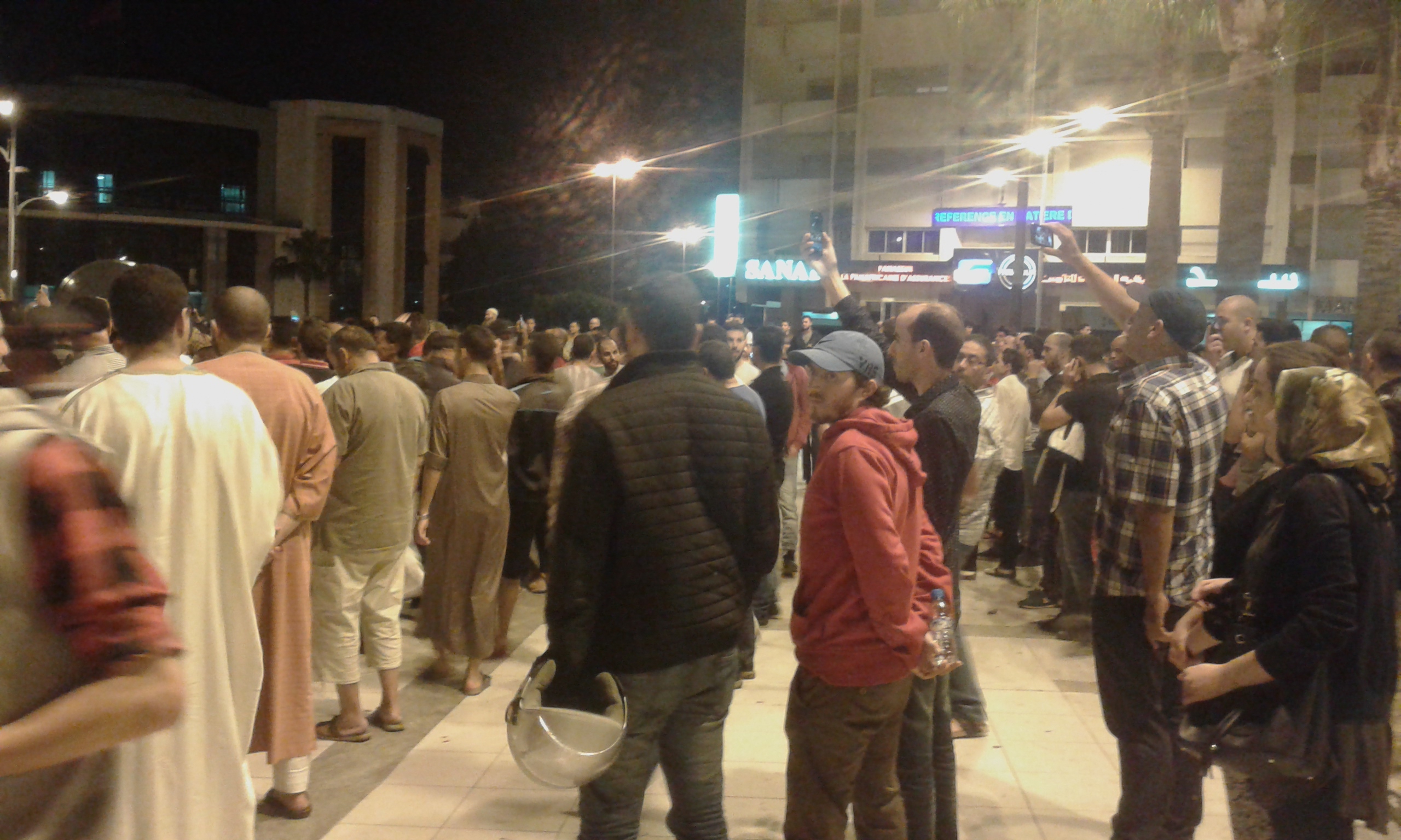 طنجة : الوقفة التضامنية مع الريف تتحول إلى حرب شوارع ! ؟