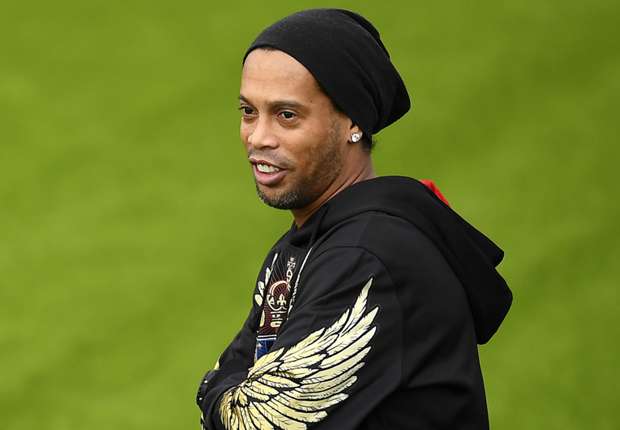 رونالدينيو: مارادونا مثَلي !