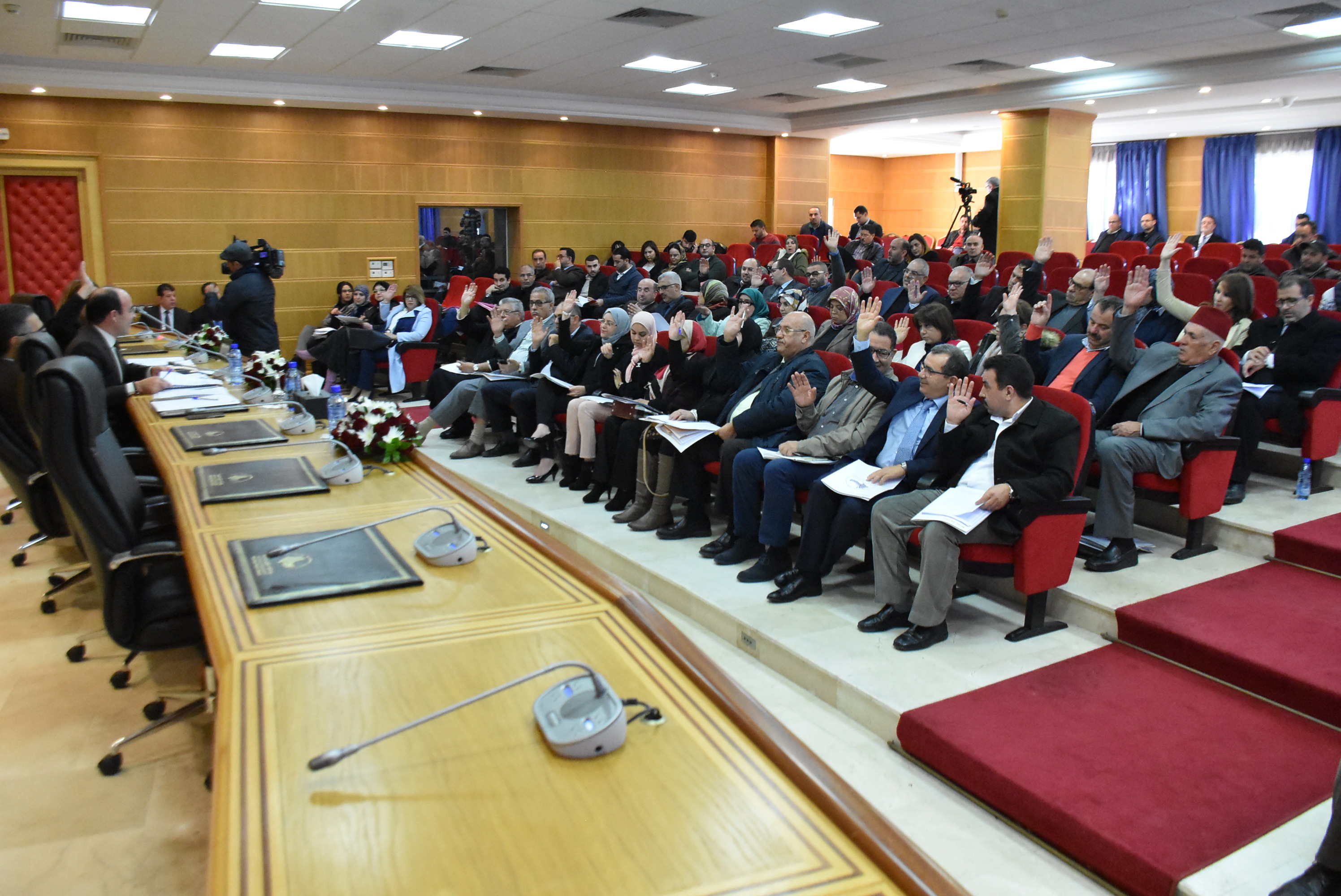  مجلس جهة طنجة تطوان الحسيمة يصادق على جميع نقاط الدورة الاستثنائية لدجنبر 2017 !