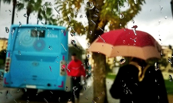 تقلبات جوية عابرة تسفر عن اولى امطار الخريف فوق منطقة طنجة