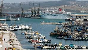  ميناء الصيد الجديد بطنجة : الرياح ترفع الستار عن عدد من الأخطاء الفادحة بالتصميم  