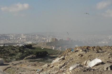 استمرار معاناة ساكنة طنجة بسبب مطرح النفايات مغوغة
