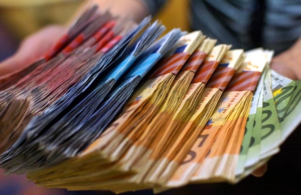 ضبط حوالي 90 ألف أورو غير مصرح بها بميناء طنجة المتوسط