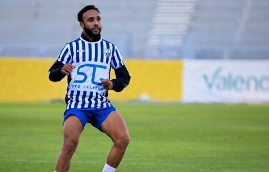 عصام الراقي يغيب عن اتحاد طنجة لأربعة أسابيع