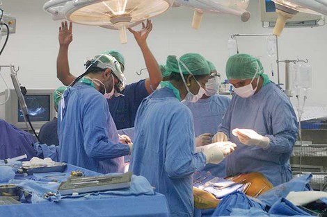 طنجة  : لأول مرة تتم عملية استئصال مثانة مريض  !؟