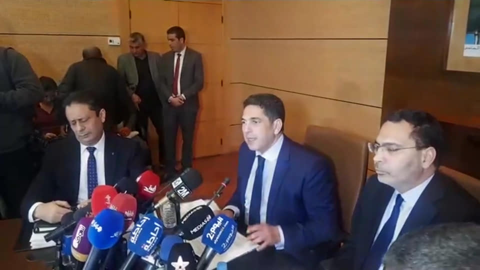 بعد خرجة الناطق الرسمي المشبوهة ،أمزازي يحرجه أمام الصحفيين !؟