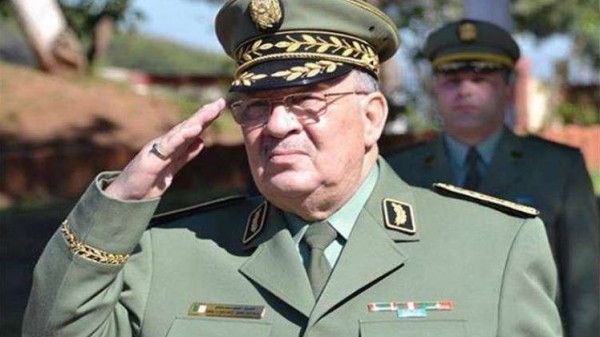 قائد الجيش الجزائري يكرر دعوته لإقالة بوتفليقة !?