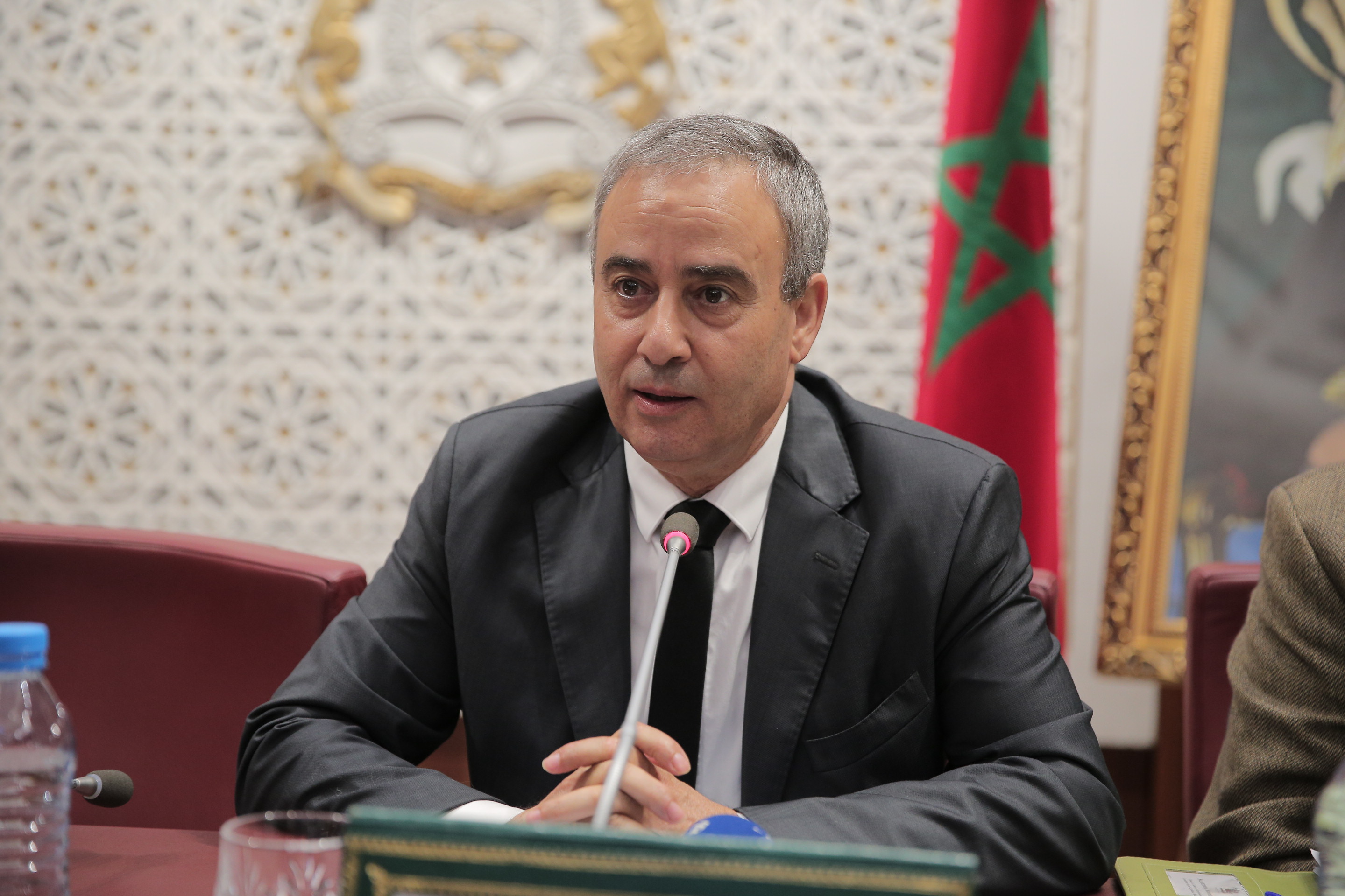 عاجل ...البام يحيل بنعزوز على لجنة التحكيم والأخلاقيات  !؟