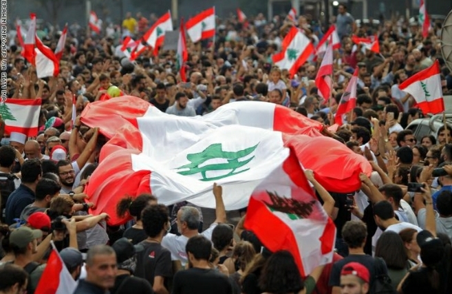 احتجاجات لبنان.. سفارة المغرب في بيروت تخصص للجالية رقما للطوارئ 