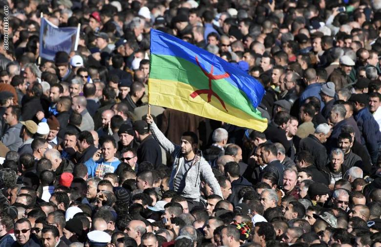 الجزائر : السجن لرافعي العلم الأمازيغي !؟