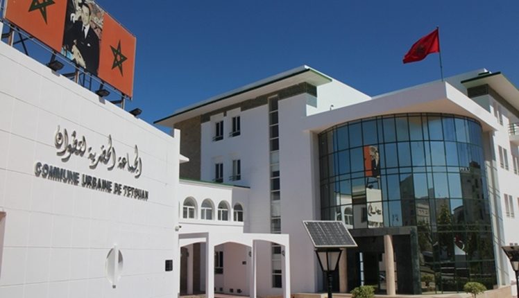 تطوان : تقني بالجماعة مصر على ممارسة الابتزاز على المواطنين  !؟ 