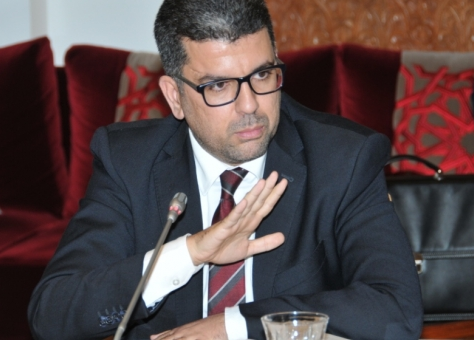 البرلماني ورئيس مقاطعة بني مكادة يصف المنتمين لحزب الجرار بالعصابة !؟
