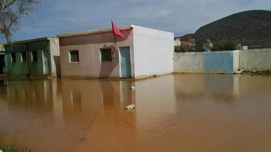 (بني جميل)الحسيمة: مدرسة تغزوت  على وشك الانهيار و لا مبالاة الجهات المسؤولة !؟ 