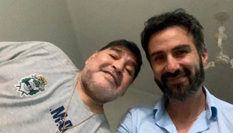 بعد ملاحقته بشبهة القتل العمد.. طبيب مارادونا يخرج بتصريح صحفي