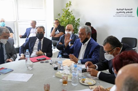 الجمعية الوطنية للإعلام والنشر بالمغرب تدين إساءة تلفزة الشروق الجزائرية لملك البلاد 