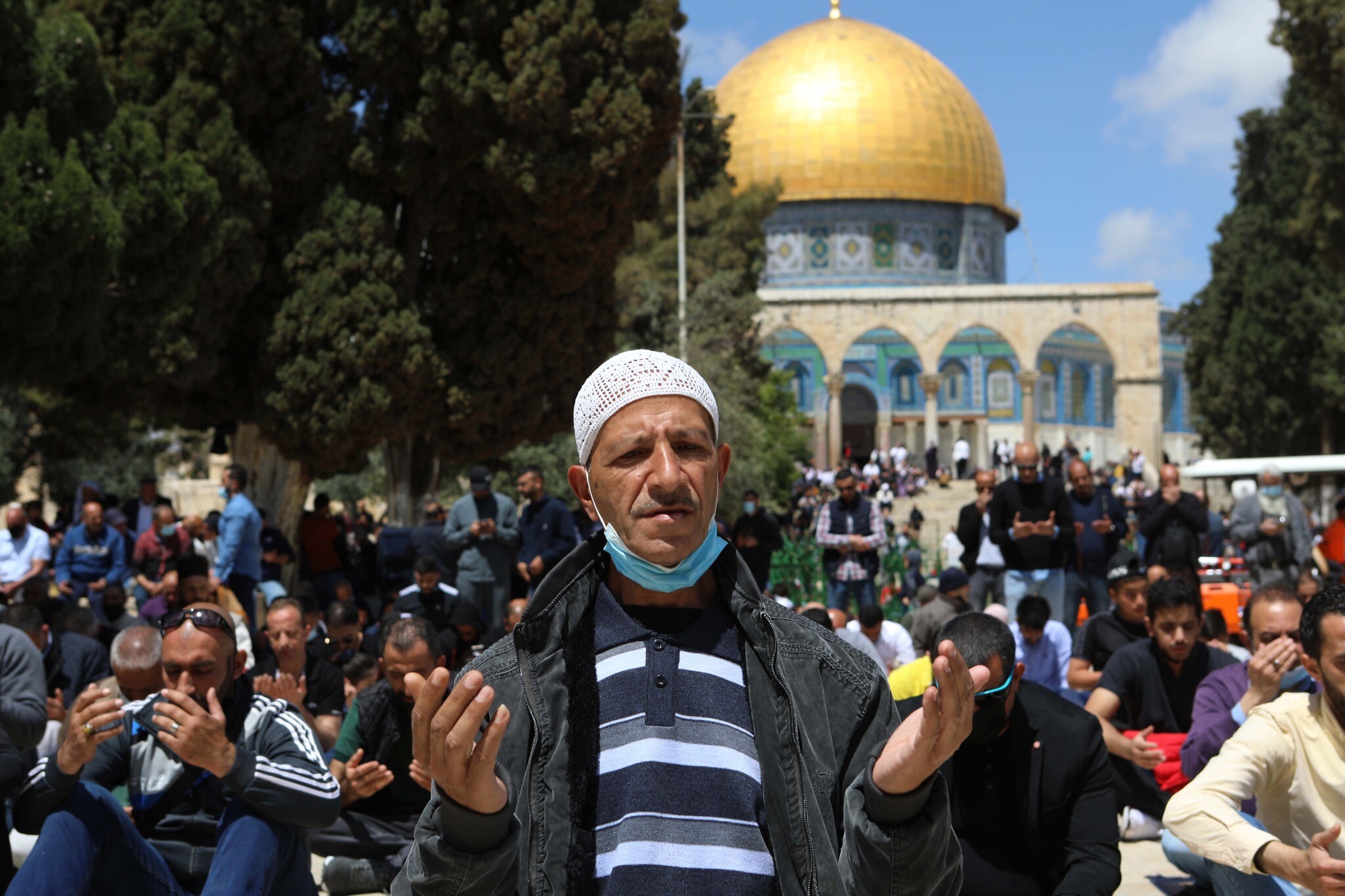 صلاة جمعة حاشدة في رحاب المسجد الأقصى