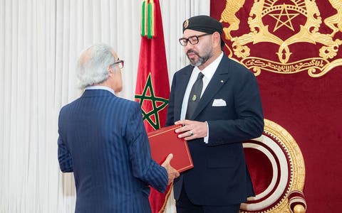 والي بنك المغرب يستعرض تقرير الوضعية الاقتصادية والنقدية أمام الملك 