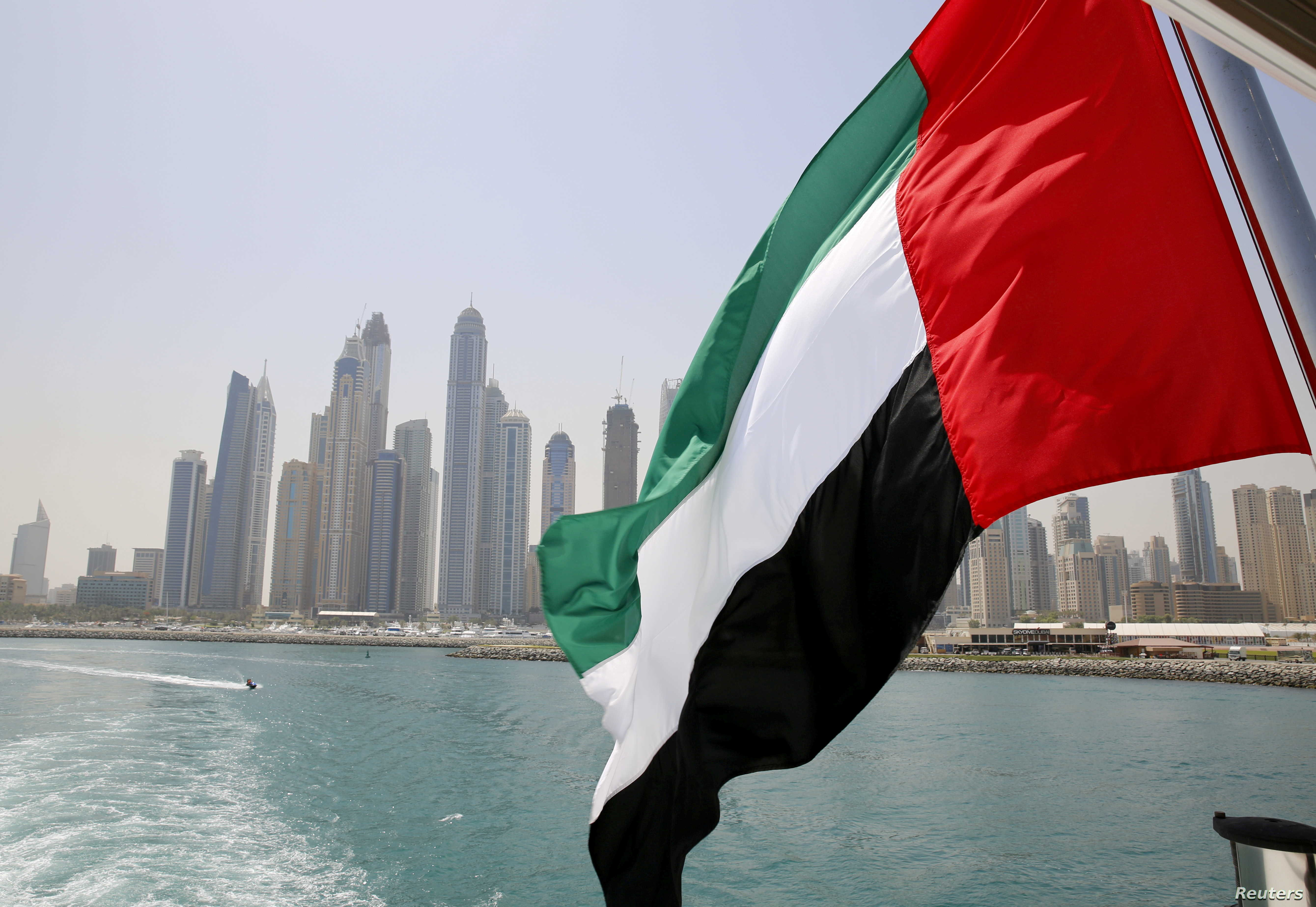 سحب دبلوماسيين إماراتيين من لبنان !