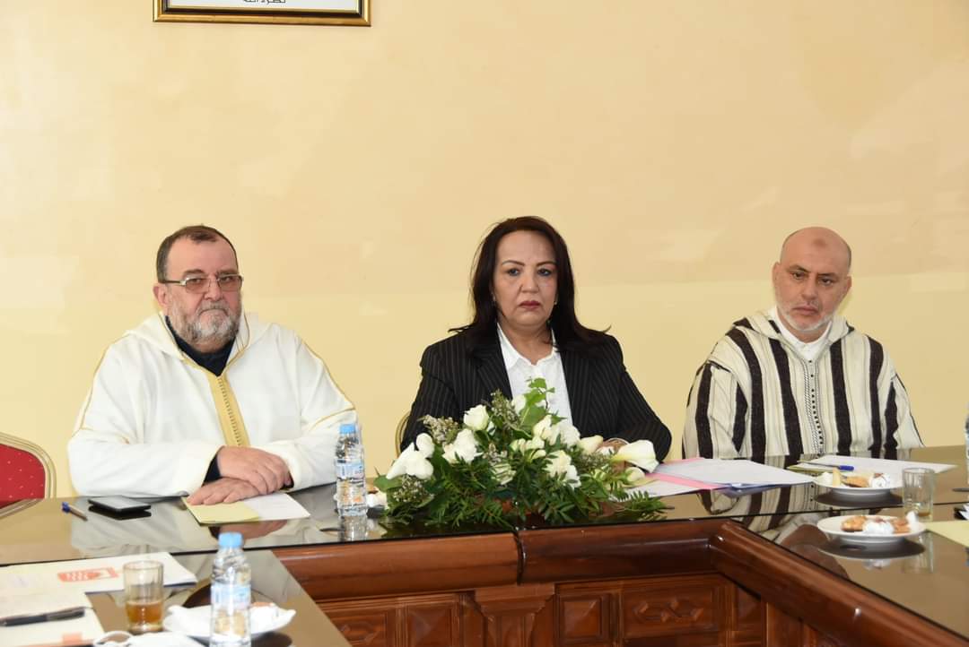 طنجة : لجنة التنمية القروية والفلاحة بمجلس الجهة تبحث عن حل لمشكل زحف الرمال بنقطة تفريغ السمك بالفنيدق 
