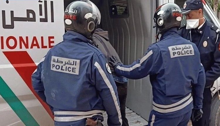 طنجة : مختل عقليا يقتل أستاذا !؟