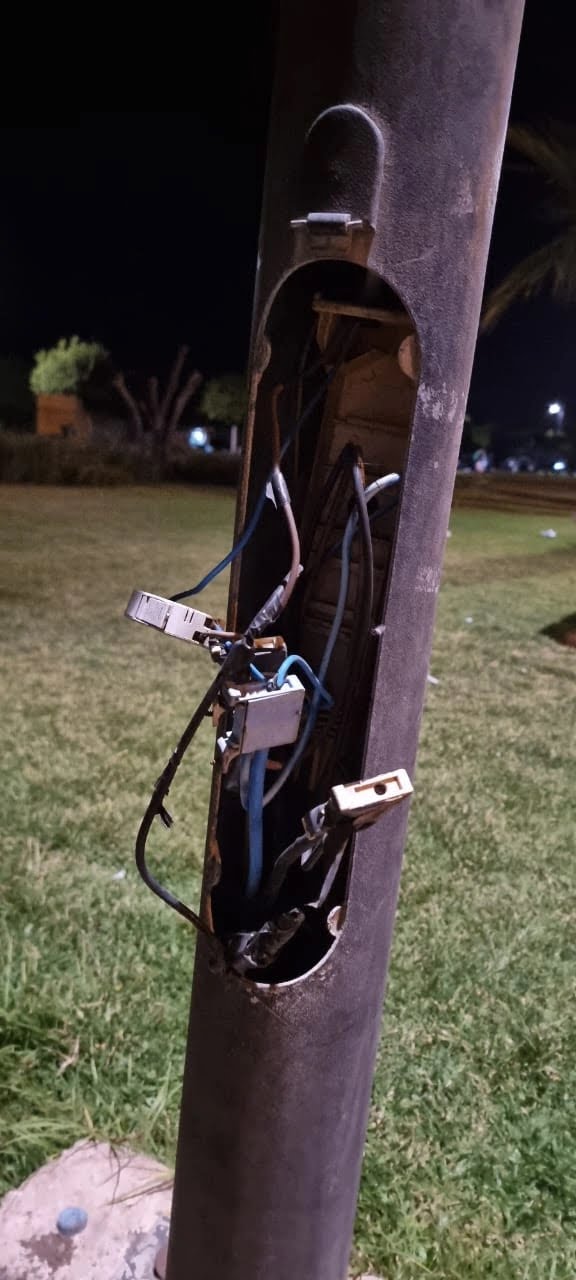 الحسيمة : اسلاك كهربائية عارية تهدد سلامة المواطنين 