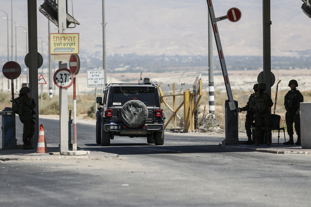 شركات تعرض خدمة نقل الإسرائليين عبر الأردن بسبب مخاطر الحرب!