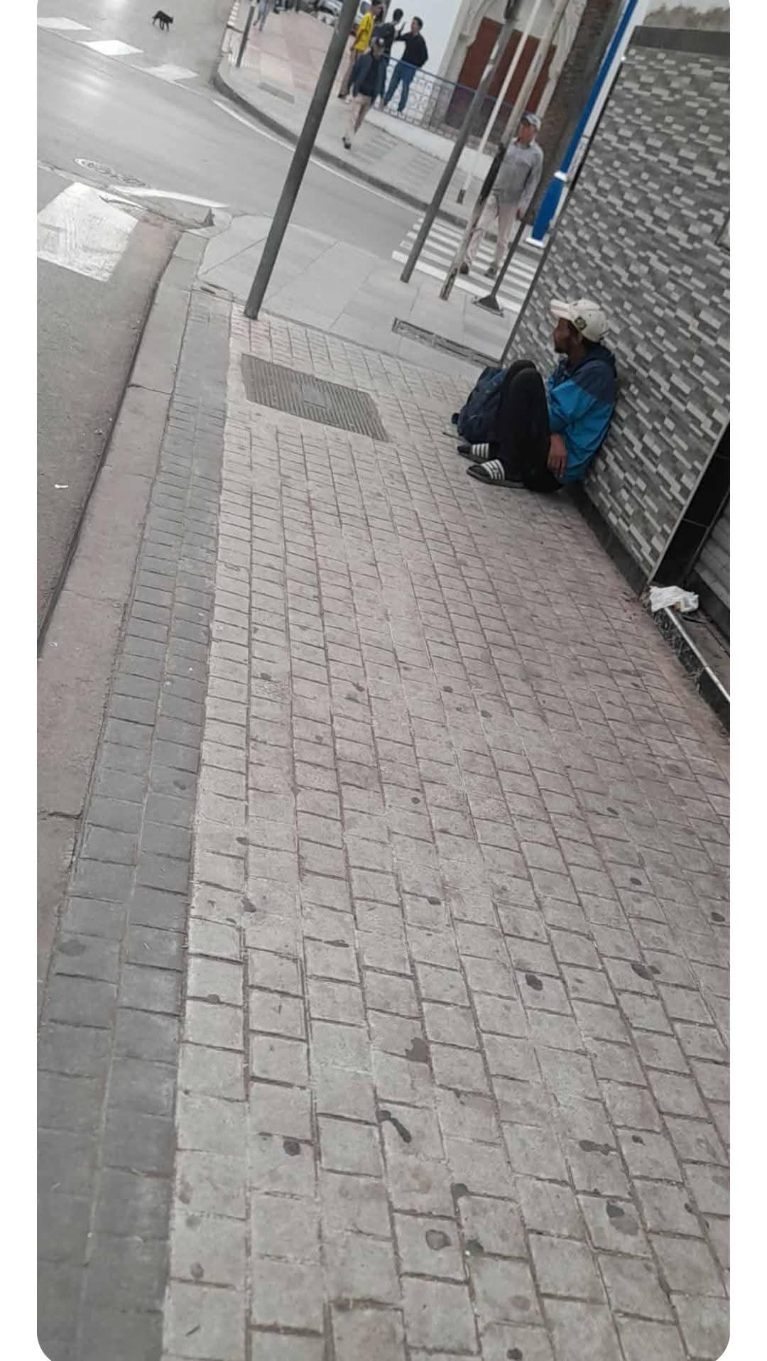 الحسيمة: قلق متزايد بسبب انتشار المختلين عقليا قرب مدارس!