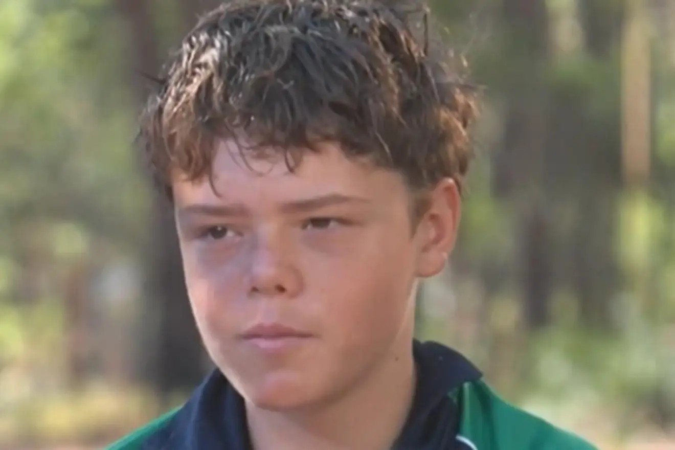 بطولة في أعماق المحيط: طفل يسبح 4 كلم لإنقاذ عائلته من الغرق