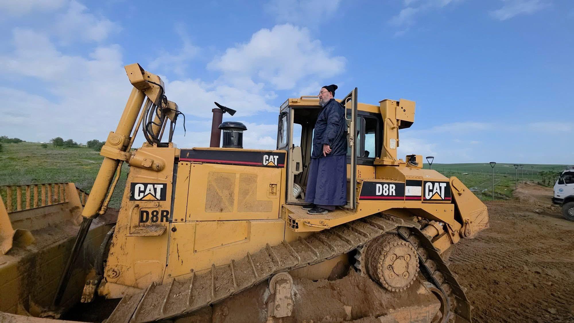 العرائش: تعاونية أرباب شاحنات نقل الرمال ومواد البناء في قلب الحدث 