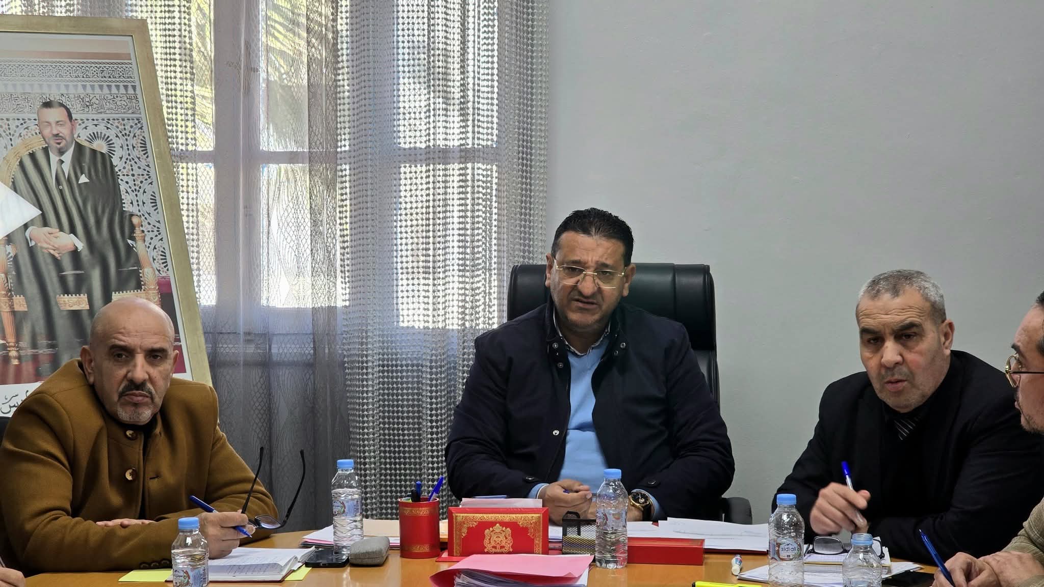 مرتيل: الجماعة تعقد اجتماعا تواصليا مع رؤساء الأقسام للوقوف على إكراهات الموظفين!