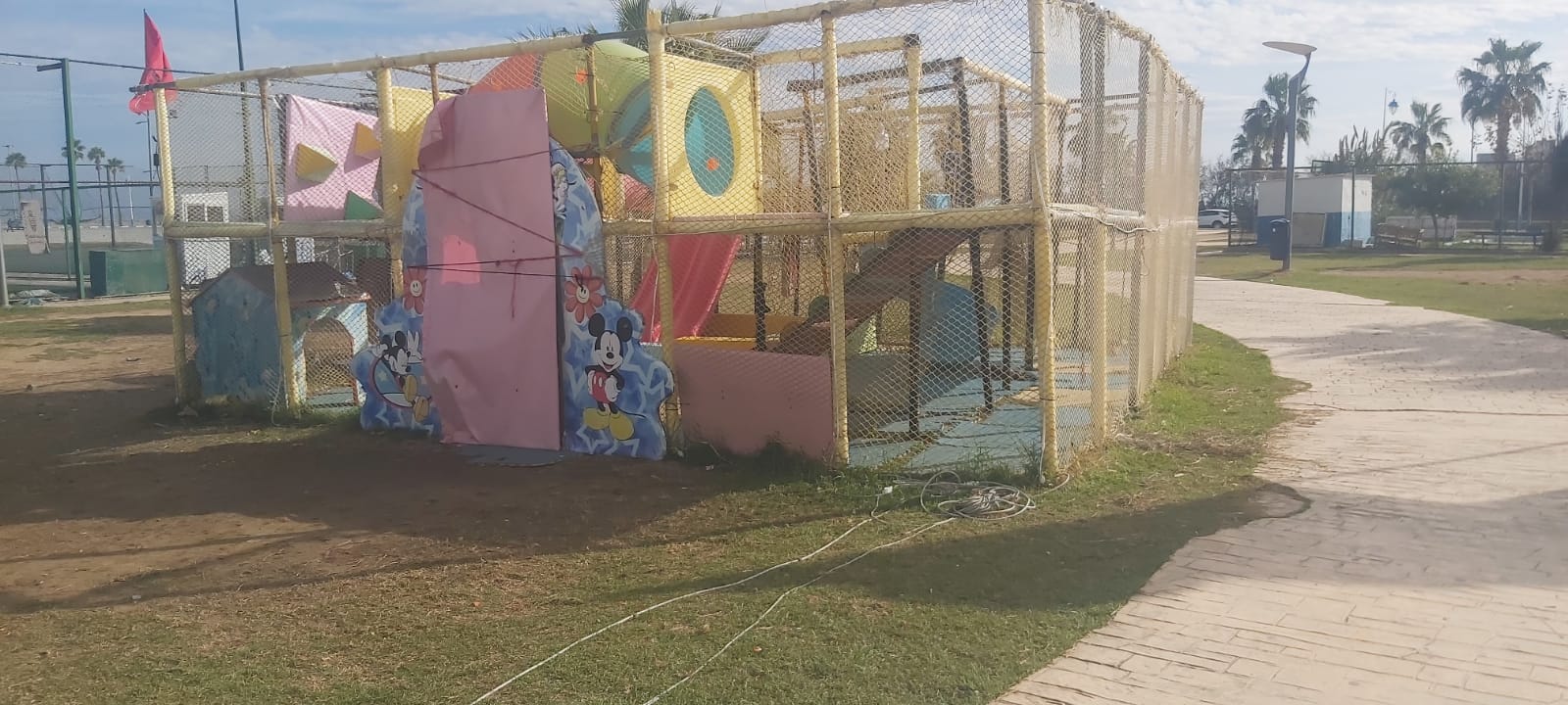 جدل واسع بمرتيل حول تفويت فضاء ترفيهي للأطفال لمدوّن محلي.. مطالب بفتح تحقيق في ظروف الاستفادة