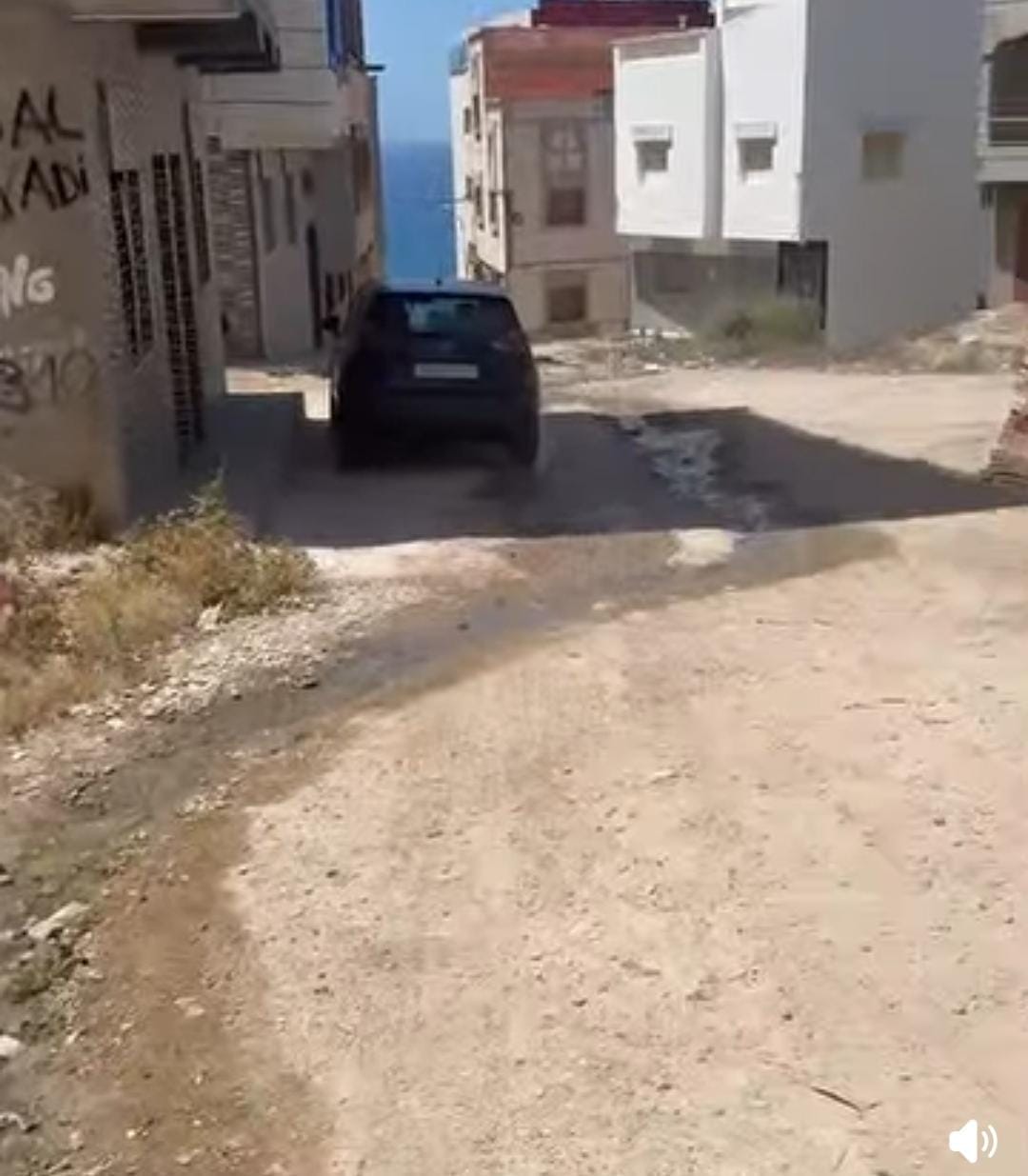 الحسيمة: سكان حي سيدي عابد يستغيثون.. روائح الصرف الصحي تغزو الشارع وشكايات بلا استجابة