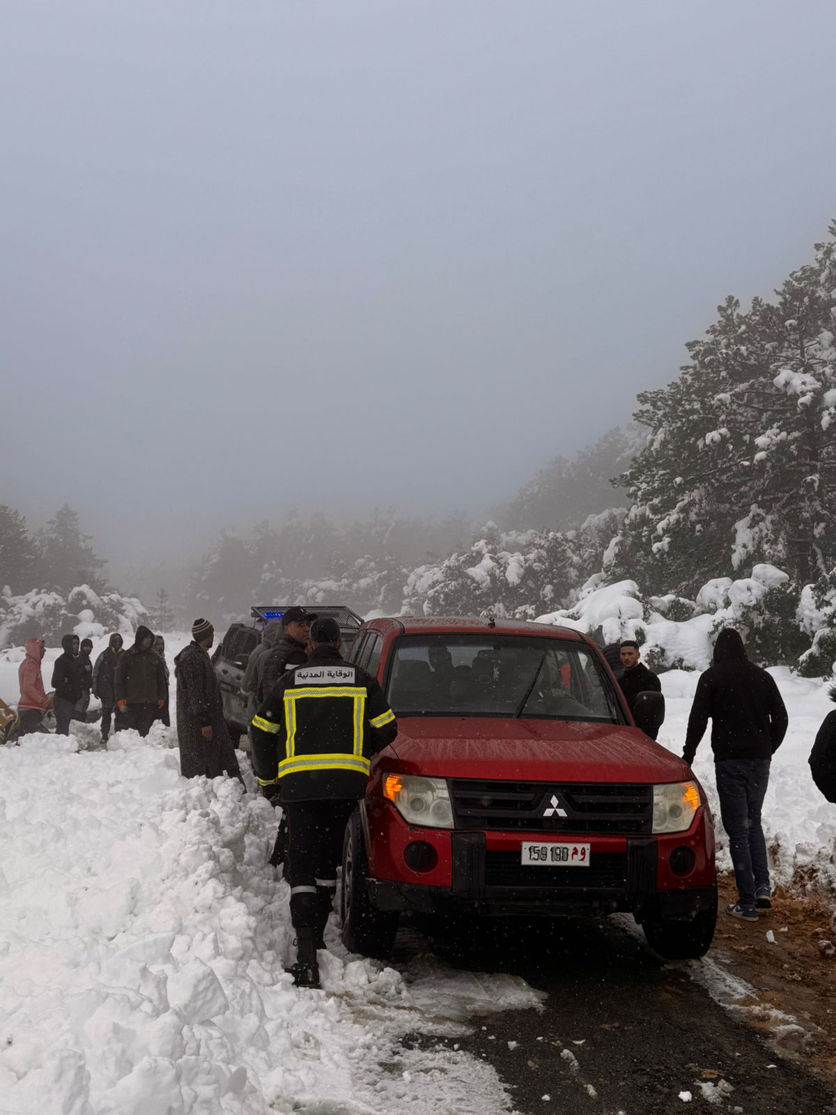 اقليم الحسيمة: تدخل عاجل ينقذ امرأة من دوار عرف تساقطات ثلجية كثيفة.