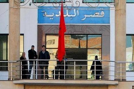 الحسيمة.. توقيف عضو بالمجلس الجماعي على خلفية شبهات حول ملف شواهد استغلال الأكشاك