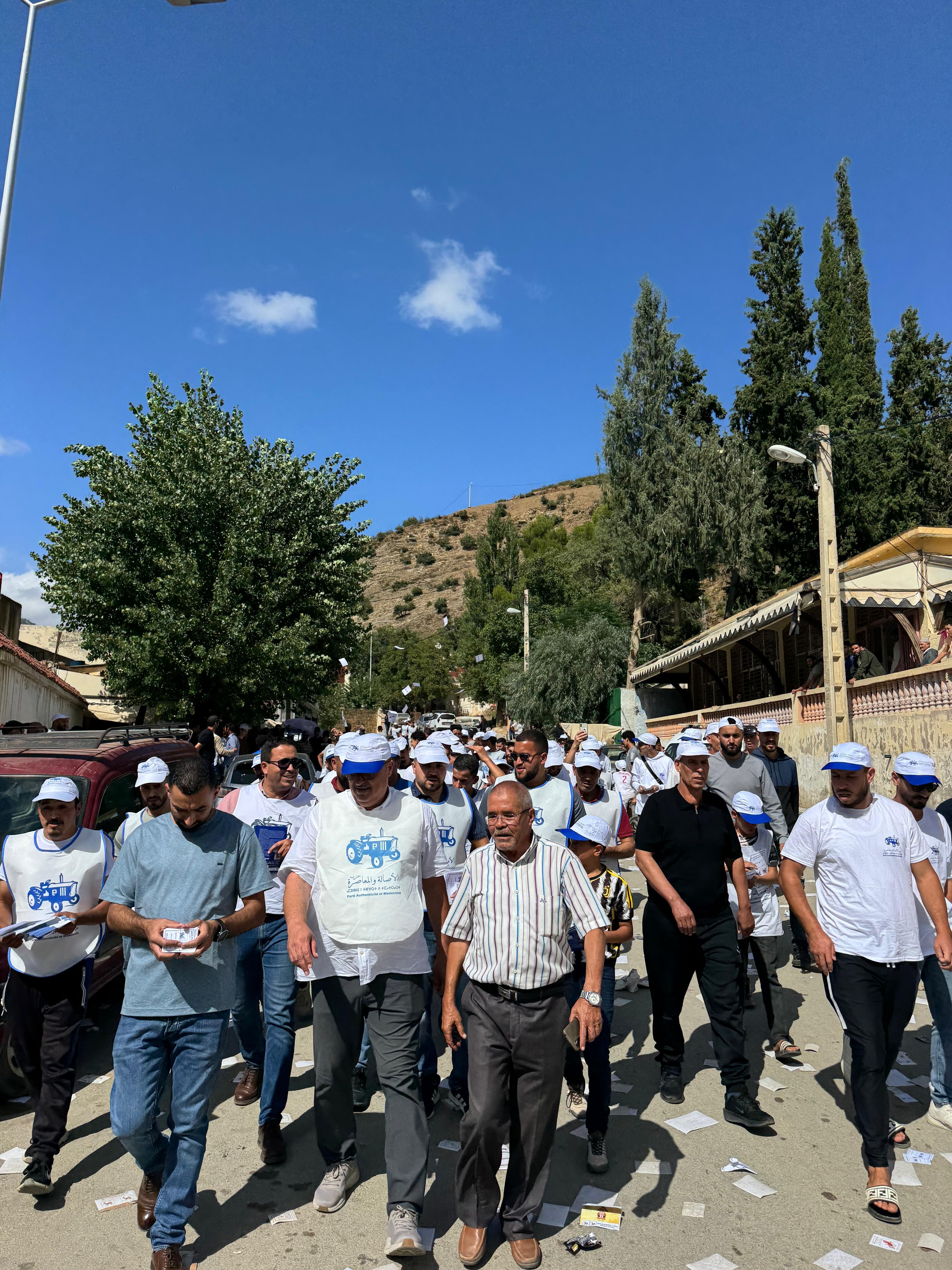 الحموتي يواصل جولته الانتخابية باسنادة وبني بوفراح.. عودة إلى جماعات ارتبط بها حضوره السياسي لسنوات!
