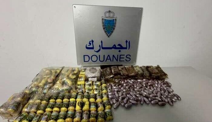 شيرا داخل خزان البنزين.. جمارك باب سبتة يطيح بمهرب قادم من إسبانيا